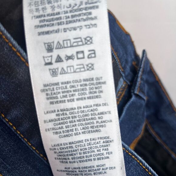 GUESS Dark Wash Denim Blue Jeans Cosmetic Back Zip Pockets Size 31/30 - Picture 10 of 10